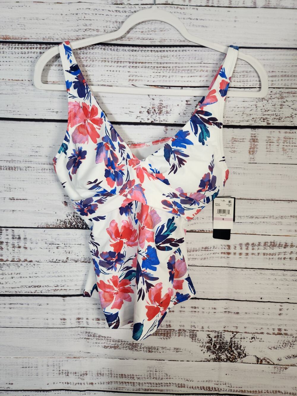 Island Escape tankini Size 6 Laguna Bloom Floral with underwire